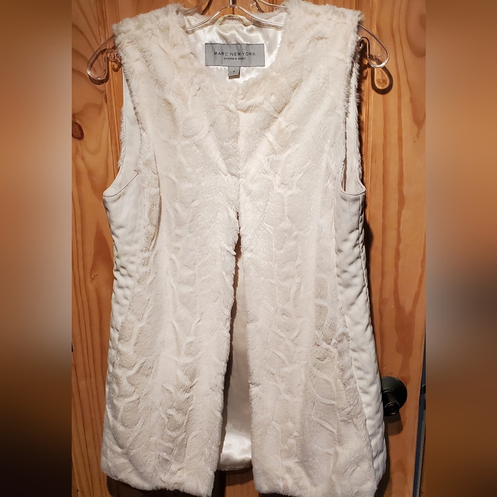 ✨️MARC NEW YORK Faux Fur/ Leather Ivory Vest Small ✨️